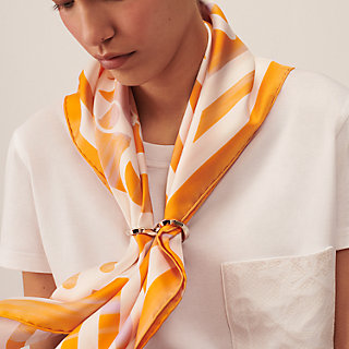 【おしゃれが一際輝く】HERMES★Tuchring 90 oeud de H Huit scarf 90 ring | Hermès Australia